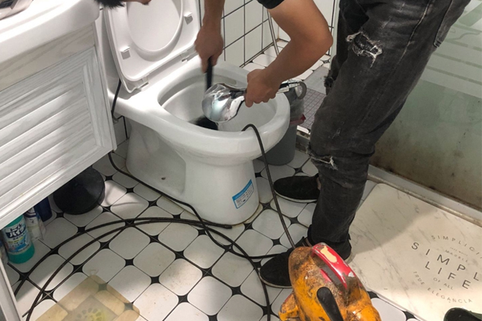 三门峡马桶堵塞自己疏通还是找师傅?专业上门服务让你省时更省心